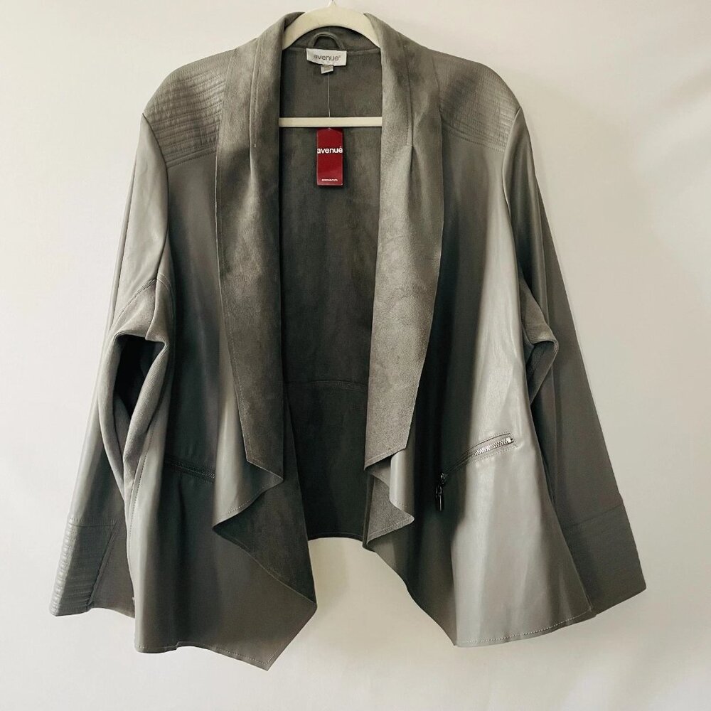 NWT  Avenue Womens Taupe Gray Faux Leather Drape Front Moto Jacket Size 22/24
